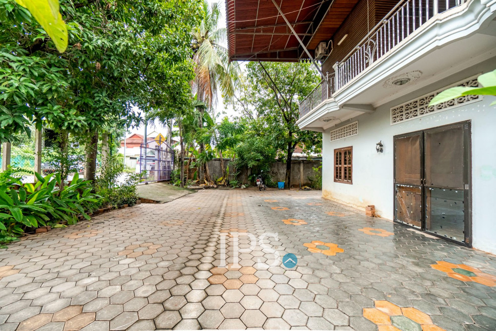 5 Bedroom Wooden House For Sale - Sala Kamreuk, Siem Reap - Image 28