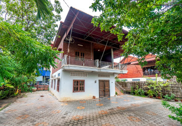 5 Bedroom Wooden House For Sale – Sala Kamreuk, Siem Reap