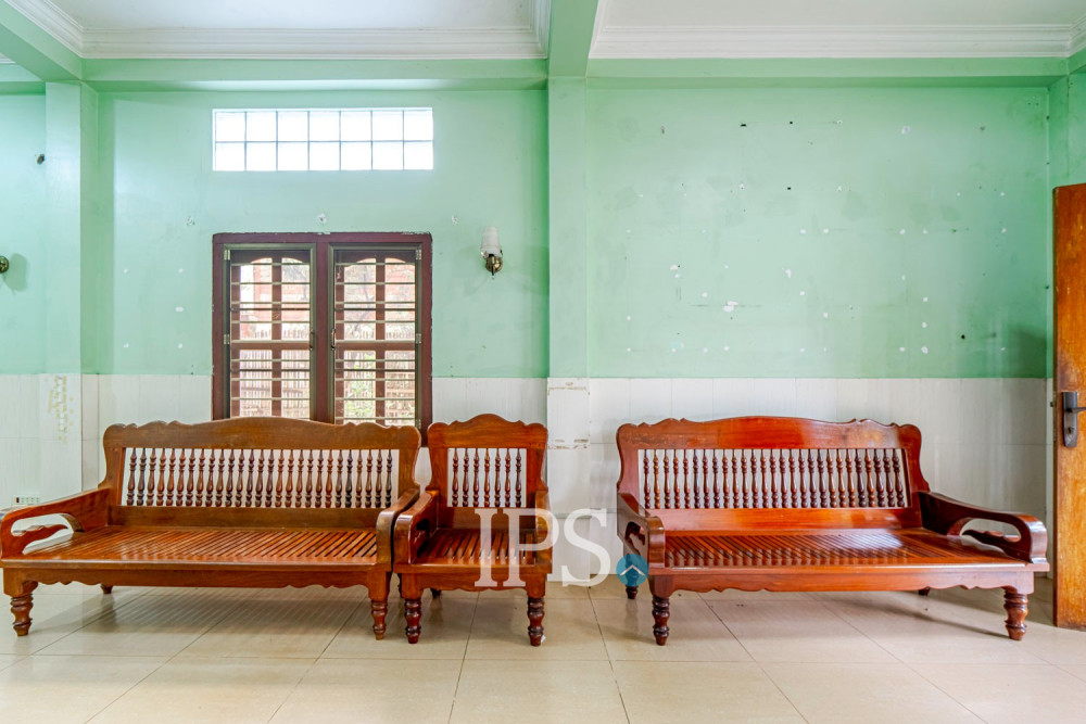 5 Bedroom Wooden House For Sale - Sala Kamreuk, Siem Reap - Image 4