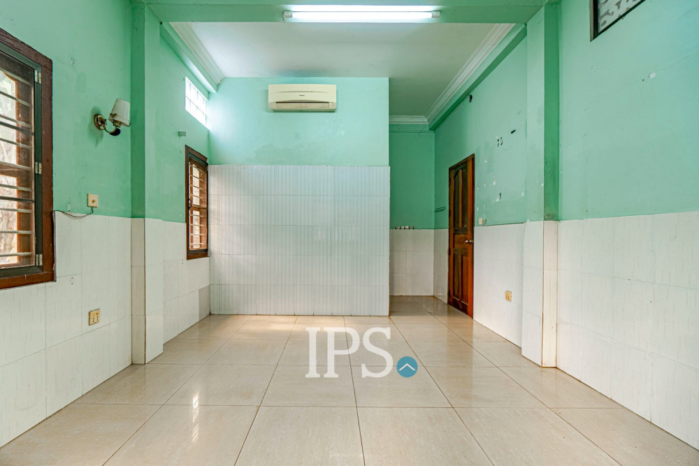 5 Bedroom Wooden House For Sale - Sala Kamreuk, Siem Reap - Image 9