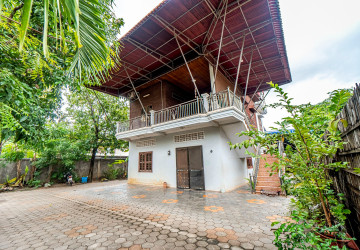 5 Bedroom Wooden House For Sale - Sala Kamreuk, Siem Reap - Image 2