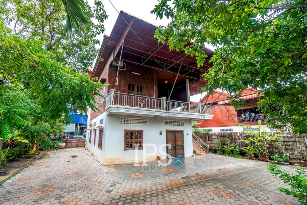 5 Bedroom Wooden House For Sale - Sala Kamreuk, Siem Reap