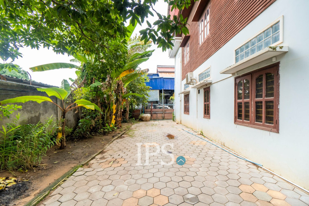 5 Bedroom Wooden House For Sale - Sala Kamreuk, Siem Reap - Image 29