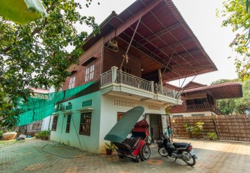 5 Bedroom Wooden House For Rent - Sala Kamreuk, Siem Reap thumbnail