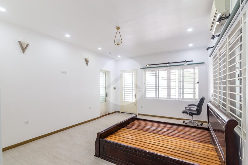 4 Bedroom Commercial Villa For Rent - Russian Market, Phnom Penh