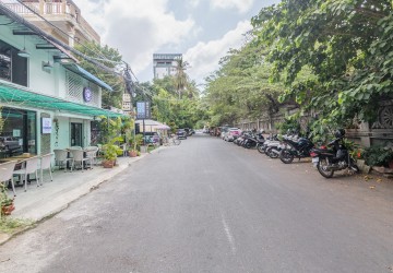 Renovated 2 Bedroom Apartment For Rent - Chakto Mukh, Phnom Penh thumbnail