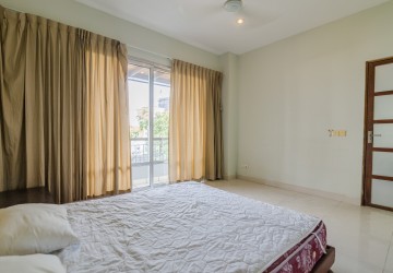 2 Bedroom Renovated Apartment For Rent - Daun Penh, Phnom Penh thumbnail