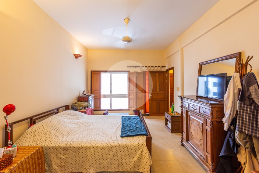 3 Bedroom Duplex Apartment For Rent - Tonle Bassac, Phnom Penh