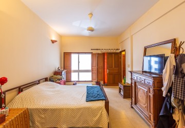 3 Bedroom Duplex Apartment For Rent - Tonle Bassac, Phnom Penh thumbnail