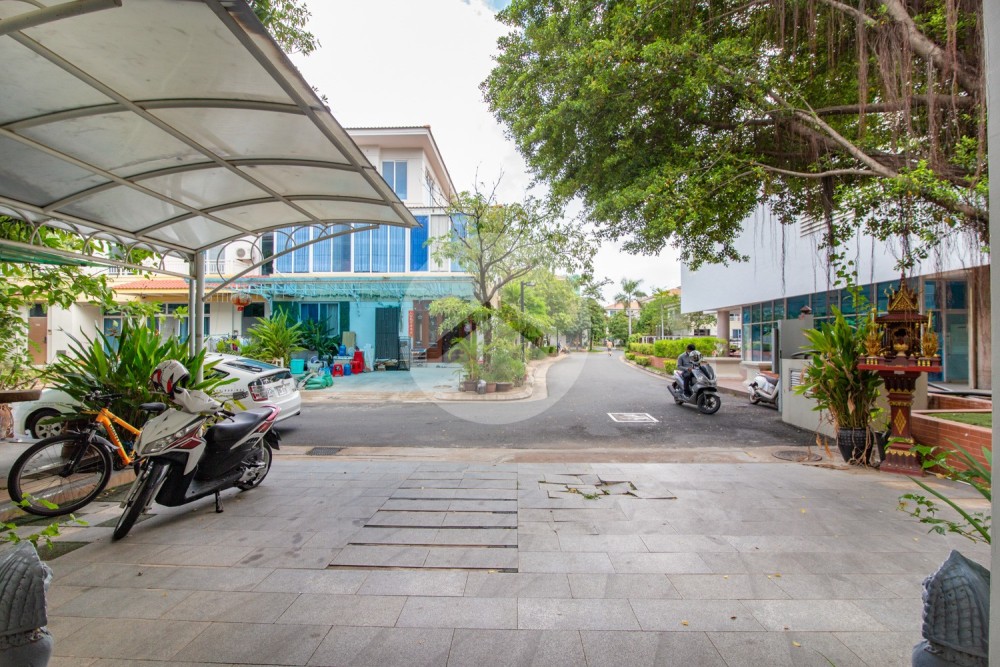 5 Bedroom Villa For Sale - Borey Camko City, Phnom Penh - Image 29