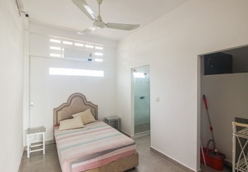 Renovated 2 Bedroom Apartment For Rent - Wat Phnom, Phnom Penh thumbnail