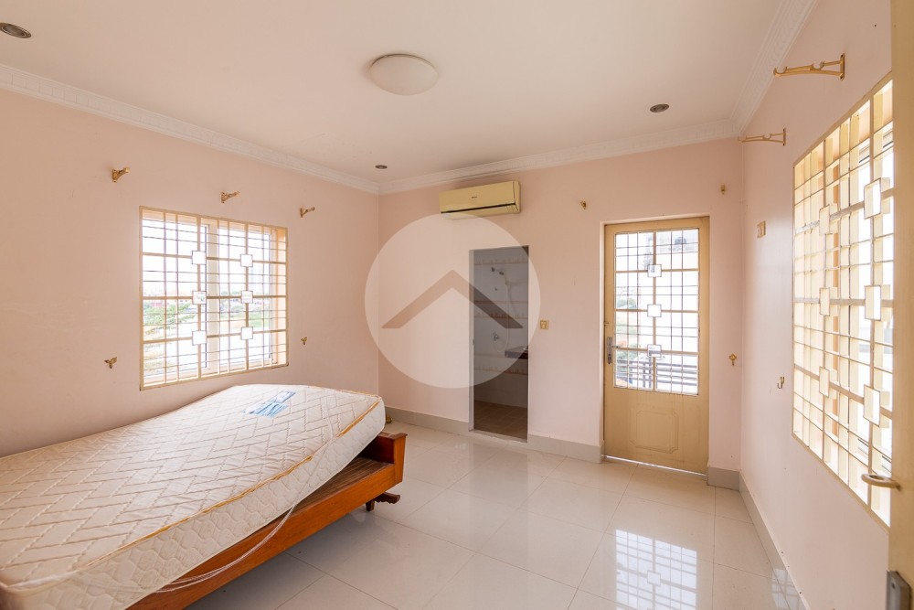 4 Bedroom Townhouse For Rent - Chamkarmorn, Phnom Penh thumbnail