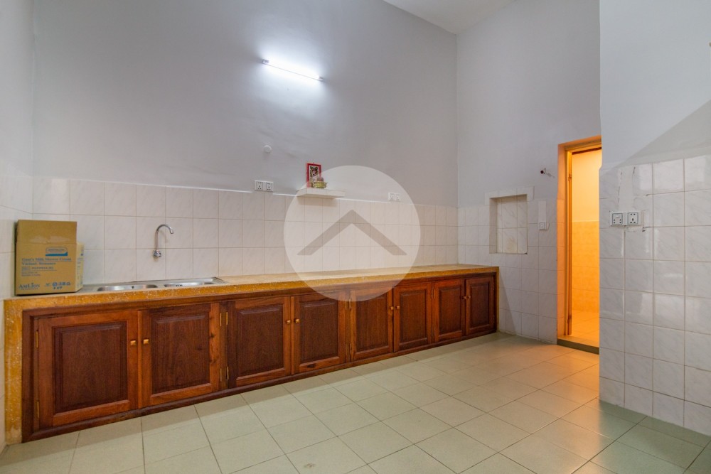 6 Bedroom Commercial  Villa For Rent - Boeung Raing, Phnom Penh - Image 14