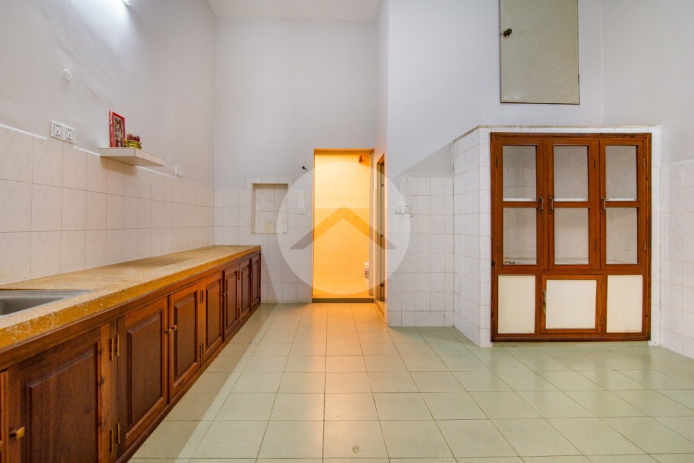 6 Bedroom Commercial  Villa For Rent - Boeung Raing, Phnom Penh - Image 15