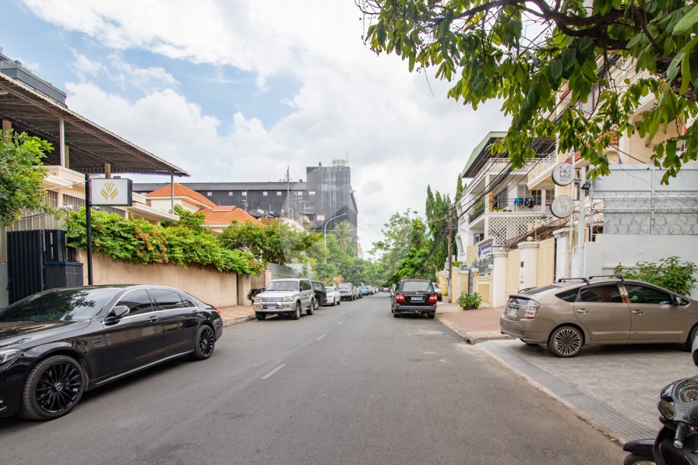6 Bedroom Commercial  Villa For Rent - Boeung Raing, Phnom Penh - Image 3
