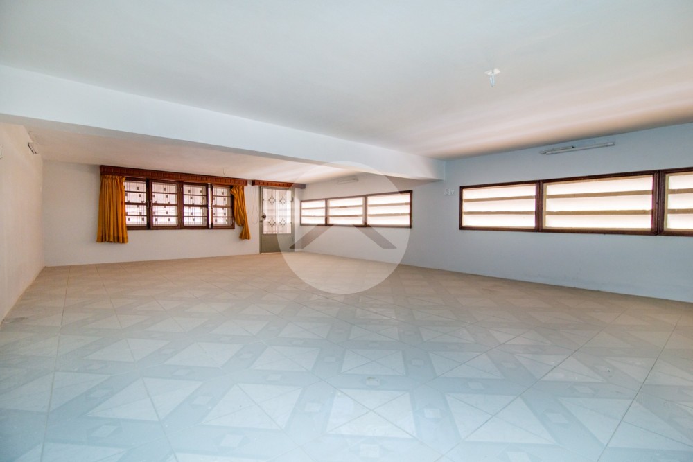 6 Bedroom Commercial  Villa For Rent - Boeung Raing, Phnom Penh - Image 10