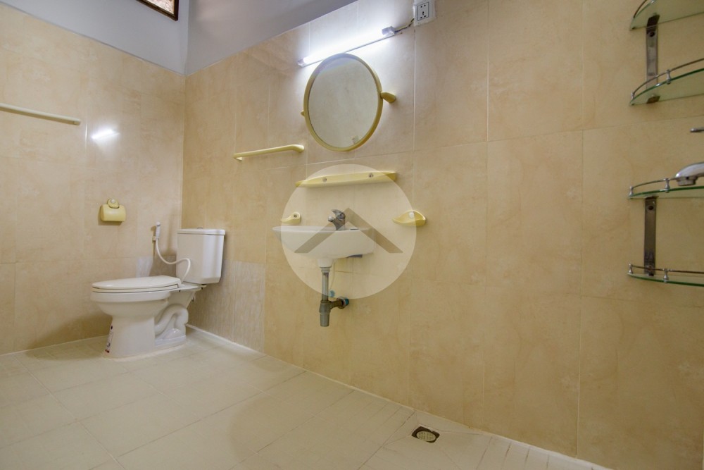 6 Bedroom Commercial  Villa For Rent - Boeung Raing, Phnom Penh - Image 18