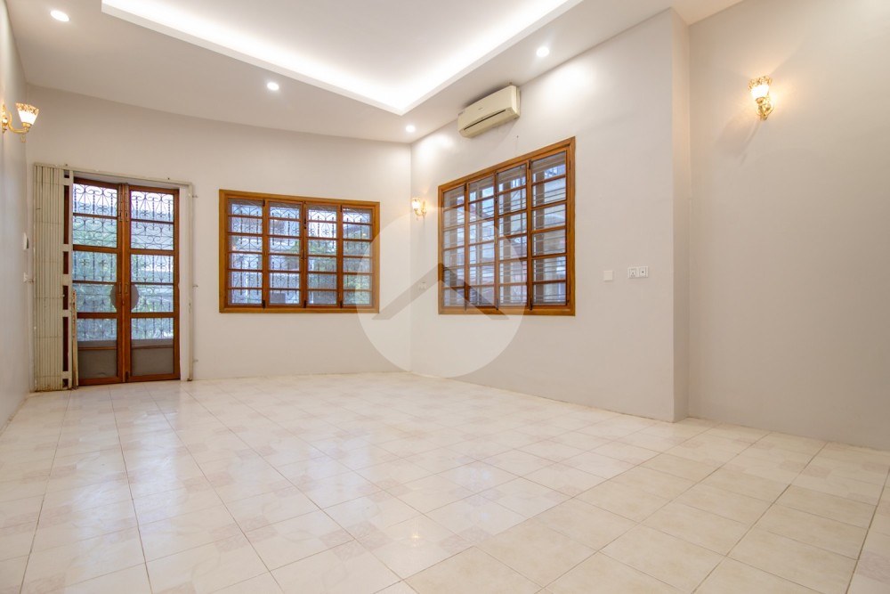 6 Bedroom Commercial  Villa For Rent - Boeung Raing, Phnom Penh - Image 16