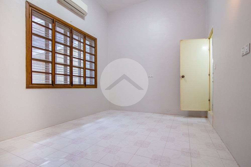 6 Bedroom Commercial  Villa For Rent - Boeung Raing, Phnom Penh - Image 19