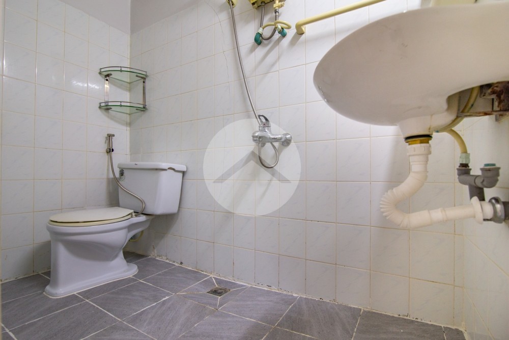 6 Bedroom Commercial  Villa For Rent - Boeung Raing, Phnom Penh - Image 20