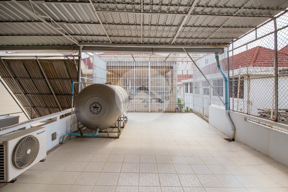 6 Bedroom Commercial  Villa For Rent - Boeung Raing, Phnom Penh - Image 24