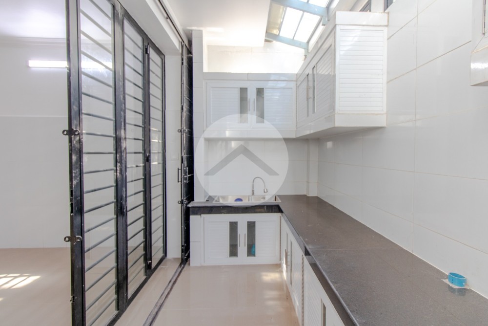 4 Bedroom Commercial Shophouse For Rent - Sala Kamreuk, Siem Reap - Image 4