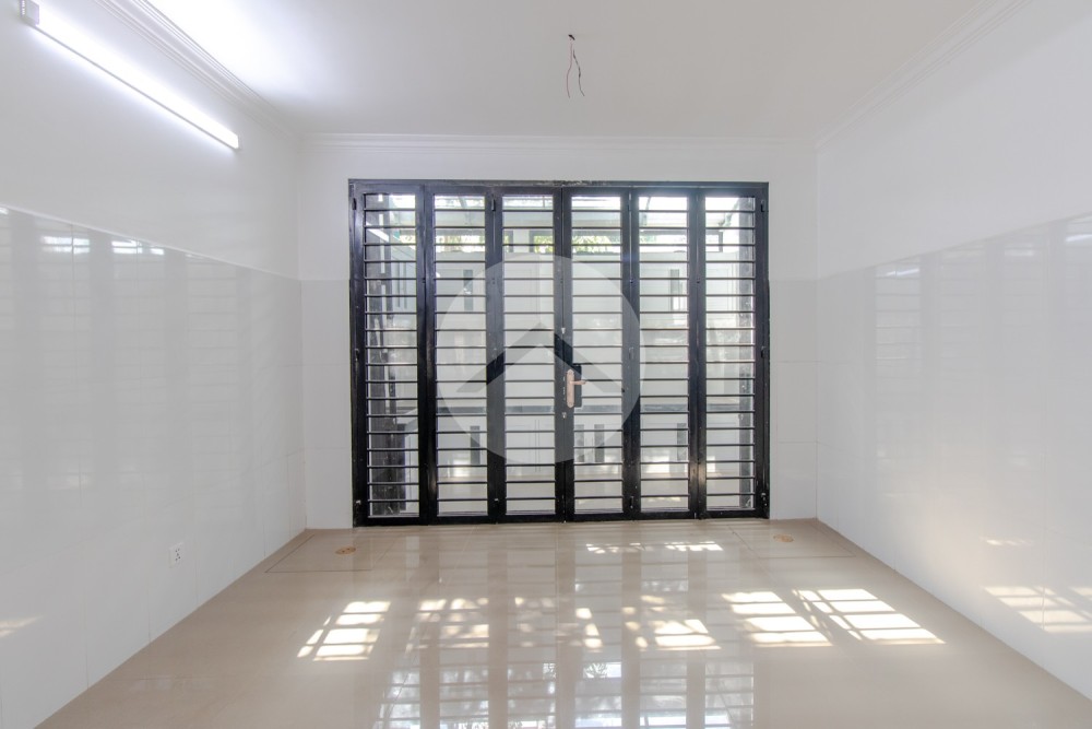 4 Bedroom Commercial Shophouse For Rent - Sala Kamreuk, Siem Reap - Image 3