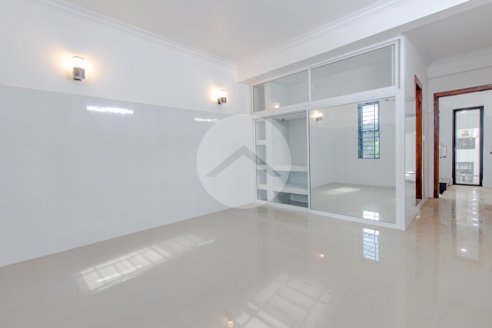 4 Bedroom Commercial Shophouse For Rent - Sala Kamreuk, Siem Reap - Image 8