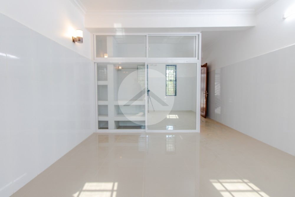 4 Bedroom Commercial Shophouse For Rent - Sala Kamreuk, Siem Reap - Image 9