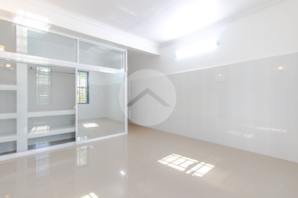 4 Bedroom Commercial Shophouse For Rent - Sala Kamreuk, Siem Reap - Image 10