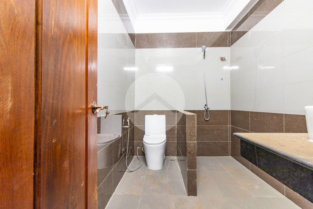 4 Bedroom Commercial Shophouse For Rent - Sala Kamreuk, Siem Reap - Image 11
