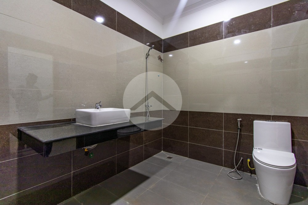 4 Bedroom Commercial Shophouse For Rent - Sala Kamreuk, Siem Reap - Image 12