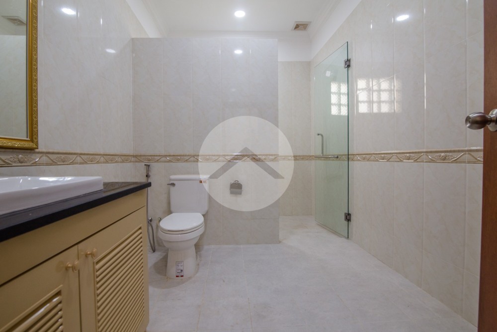 11 Bedroom Villa For Rent - Boeung Raing, Phnom Penh thumbnail