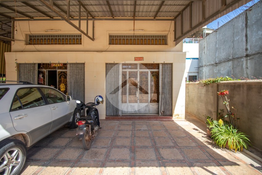 2 Bedroom Commercial Shophouse For Rent - Kouk Chak, Siem Reap