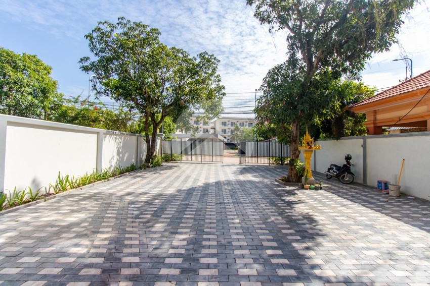 6 Unit Apartment Building For Sale - Sala Kamreuk, Siem Reap