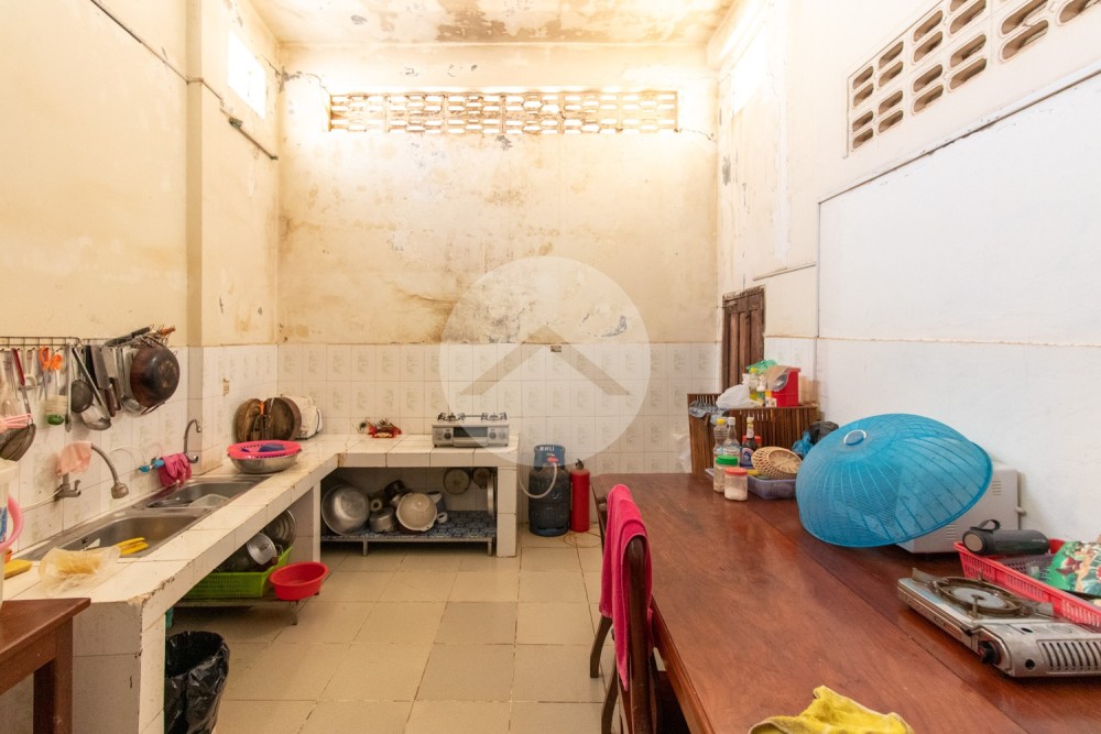 8 Bedroom House For Rent - Svay Dangkum, Siem Reap - Image 5