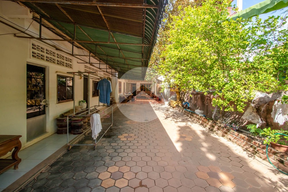 8 Bedroom House For Rent - Svay Dangkum, Siem Reap - Image 6