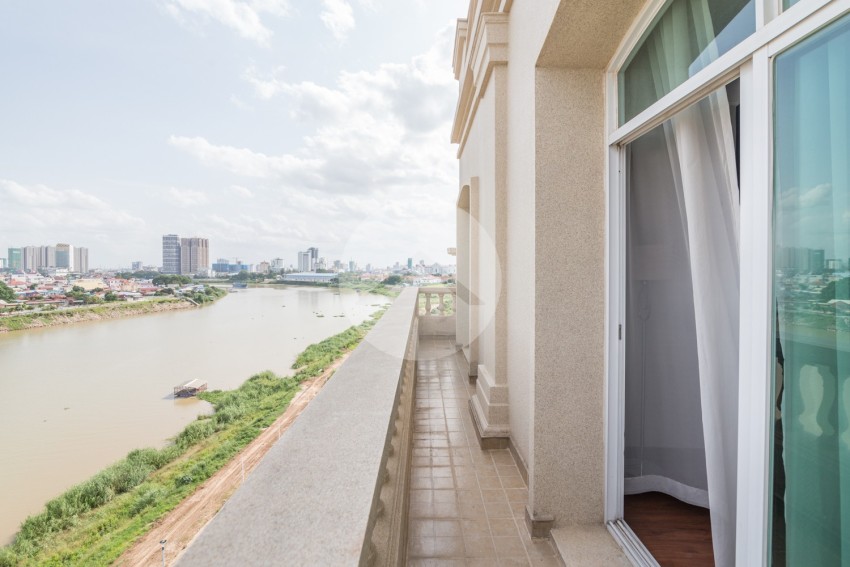 3 Bedroom Penthouse Serviced Apartment For Rent - Tonle Bassac, Phnom Penh