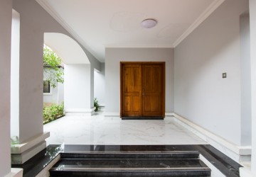 5 Bedroom House For Rent - Teuk Thla, Sen Sok, Phnom Penh thumbnail