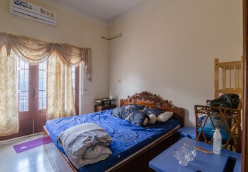 4 Bedroom Link House For Rent - Chroy Changvar, Phnom Penh thumbnail
