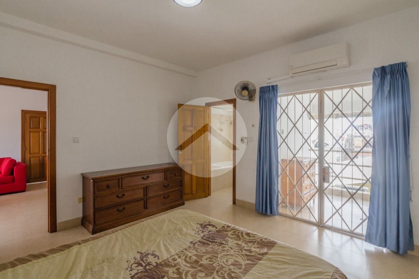 Renovated 2 Bedroom Apartment For Rent - Wat Phnom, Phnom Penh