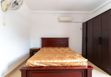 Renovated 2 Bedroom Apartment For Rent - Wat Phnom, Phnom Penh thumbnail