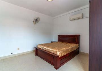 Renovated 2 Bedroom Apartment For Rent - Wat Phnom, Phnom Penh thumbnail