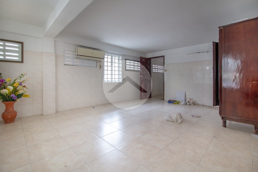 2 Bedroom Shophouse For Rent - Toul Tum Poung 2, Phnom Penh