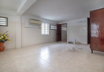 2 Bedroom Shophouse For Rent - Toul Tum Poung 2, Phnom Penh thumbnail