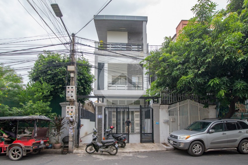 2 Bedroom Shophouse For Rent - Toul Tum Poung 2, Phnom Penh