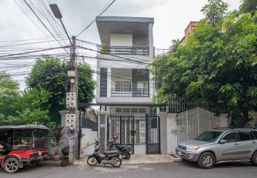 2 Bedroom Shophouse For Rent - Toul Tum Poung 2, Phnom Penh thumbnail