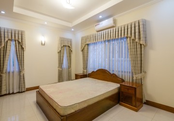 3 Bedroom Villa For Rent - Bassac Garden, Tonle Bassac, Phnom Penh thumbnail