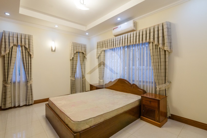 3 Bedroom Villa For Rent - Bassac Garden, Tonle Bassac, Phnom Penh