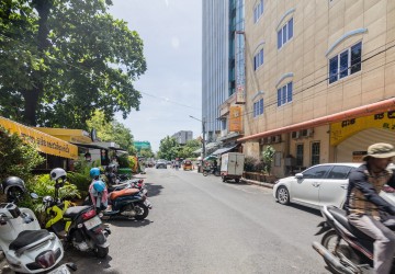 Renovated 1 Bedroom Apartment For Rent - Phsar Thmei 1, Phnom Penh thumbnail